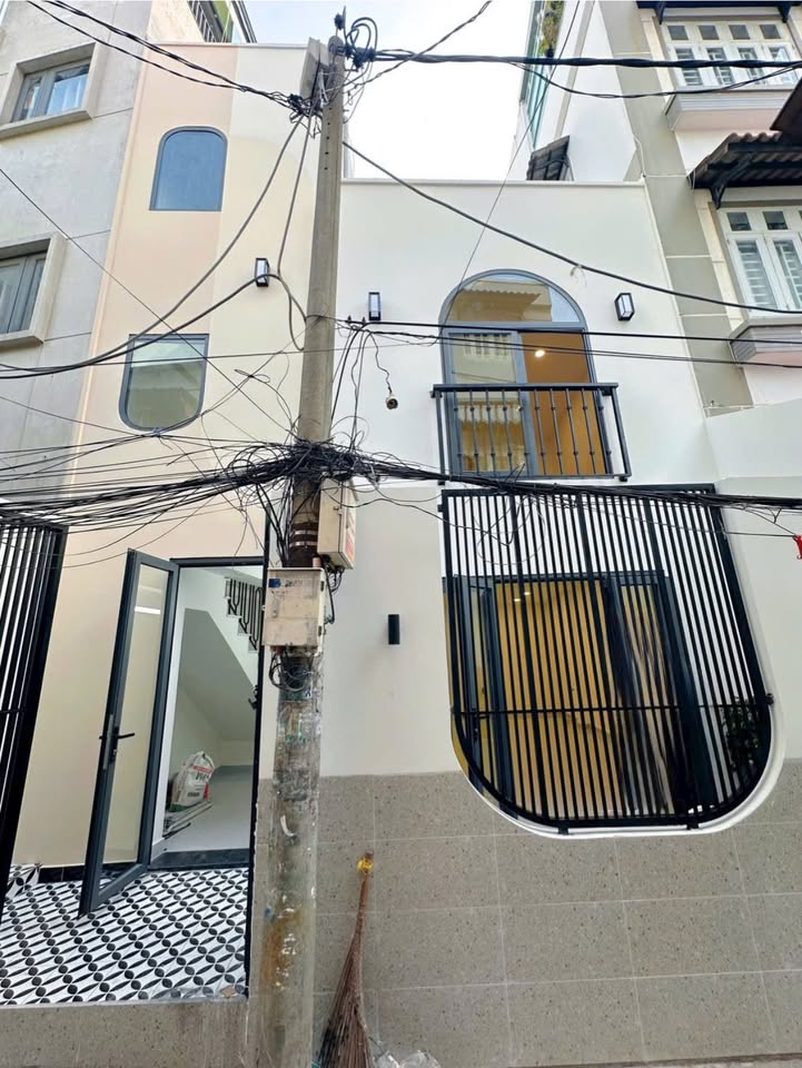 Nhà 3 tầng mới 100% tại Khánh Hội, Quận 4 - Giá chỉ 8.199 tỷ!