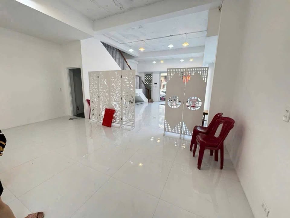 Nhà cho thuê mặt tiền Tôn Đức Thắng, Phan Thiết - Diện tích 99m², giá chỉ 23 triệu/tháng!