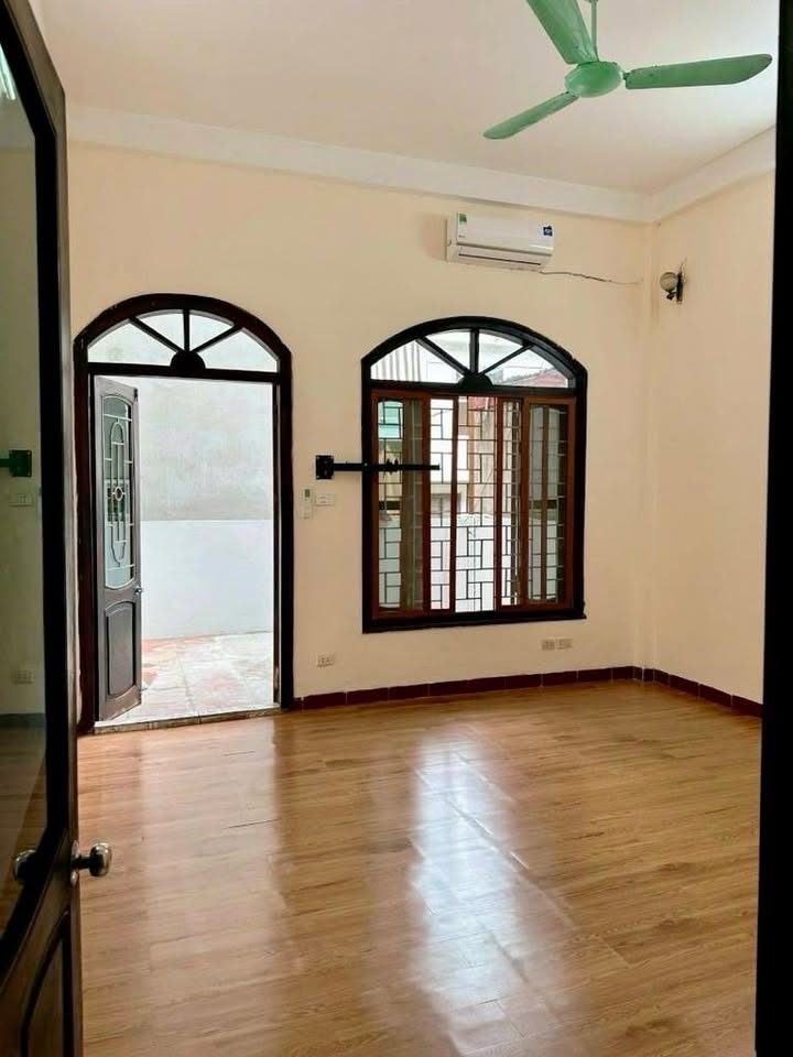 Nhà 4 tầng 67m² Nguyễn Khánh Toàn giá chỉ 16.5 tỷ - Cơ hội vàng cho bạn!