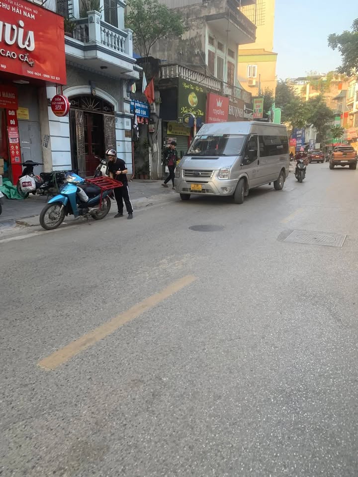 Nhà phố Trương Định 42m² giá 8.89 tỷ - Chính chủ, sẵn sàng giao dịch!