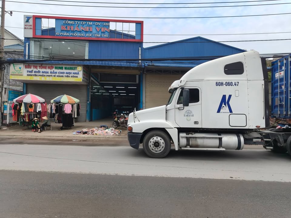 Nhà xưởng tại Thuận An 879m² giá 21 tỷ - Đường xe công, không cấm giờ!