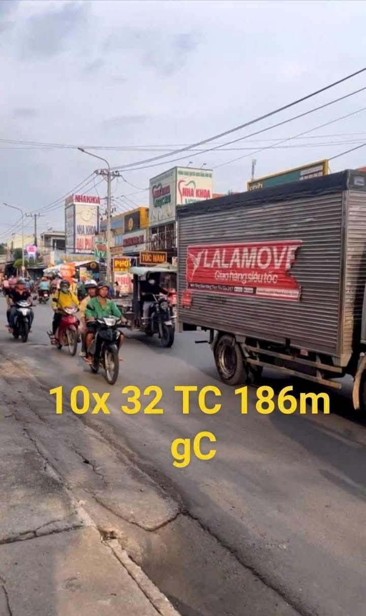 FrontHouse mặt tiền ĐT 747 Tân Uyên 320m² giá 10 tỷ - Kinh doanh sầm uất