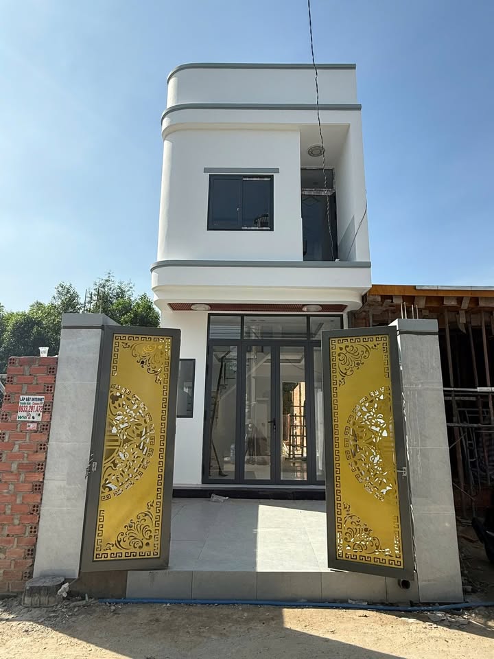 Nhà lầu trệt Dĩ An 109.6m² giá 3.75 tỷ - Sổ hồng riêng, thương lượng!