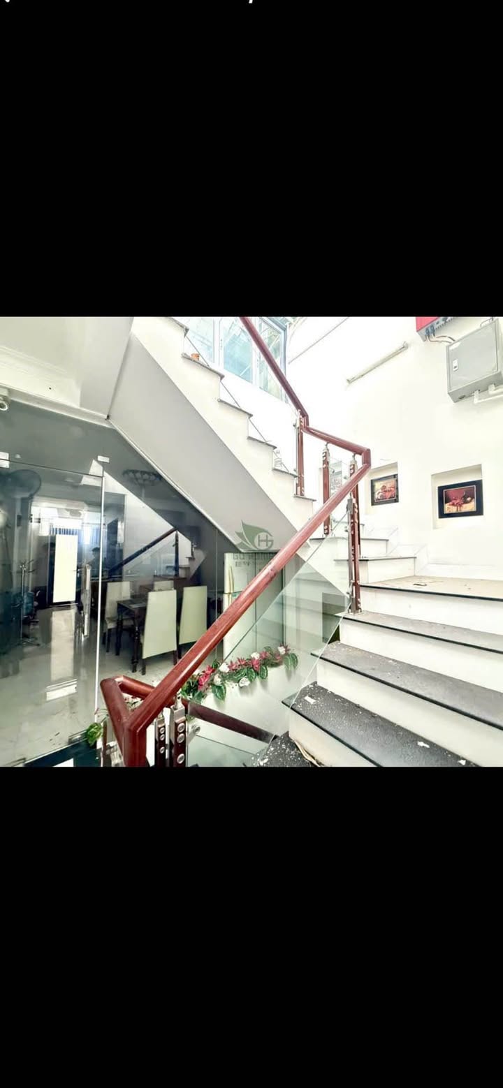 Cho thuê toà khách sạn 18 phòng tại Lộc Thọ - Gần biển, giá 40 triệu/tháng!