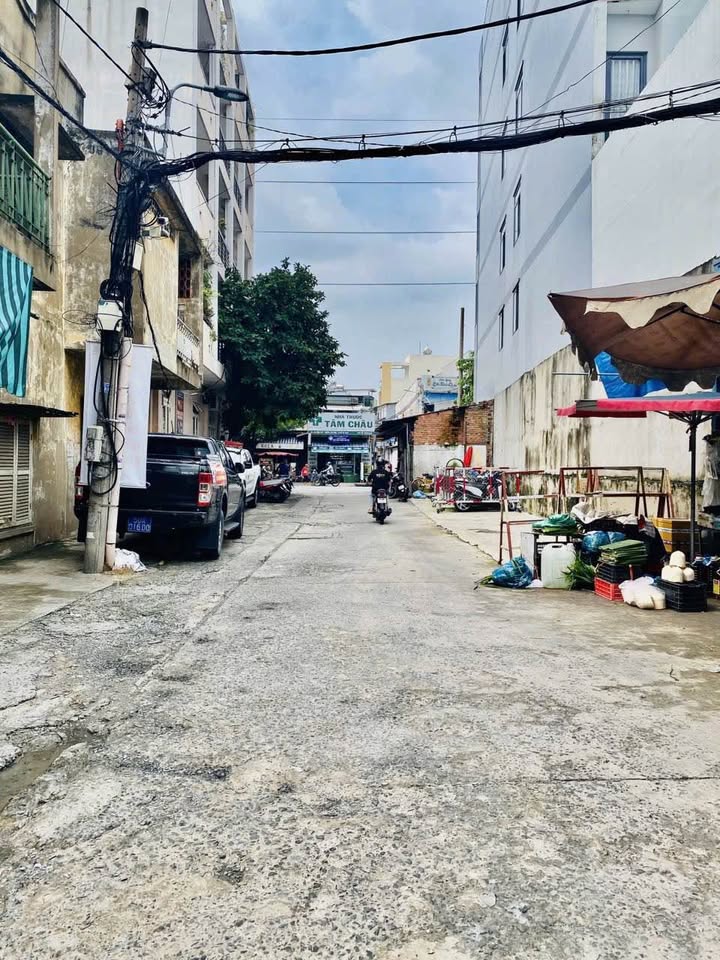 Nhà mặt tiền kinh doanh đường Đội Cung, Quận 11, 42m² giá 6 tỷ - Tiềm năng khai thác lớn!