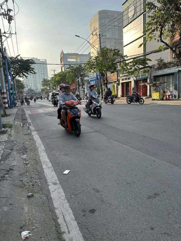 Nhà riêng Đặng Văn Bi Bình Thọ 94m² giá 6.75 tỷ - Nở hậu đẹp, tiện ích đầy đủ!