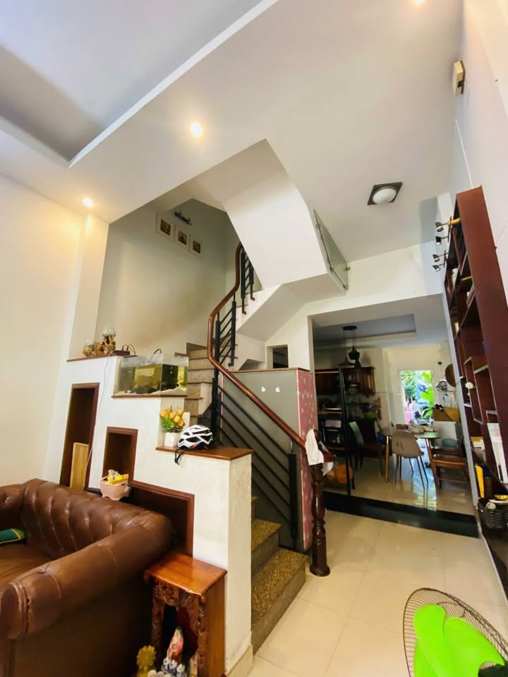 Nhà đẹp đường Nguyễn Duy Trinh quận 2, 94m² giá 8 tỷ - Thiết kế sang trọng, sẵn sàng vào ở!