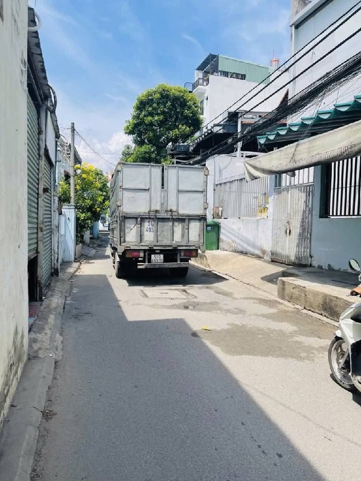 Nhà cấp 4 mặt tiền đường Tây Hòa, 72m² giá chỉ 6 tỷ - Kinh doanh thuận lợi!