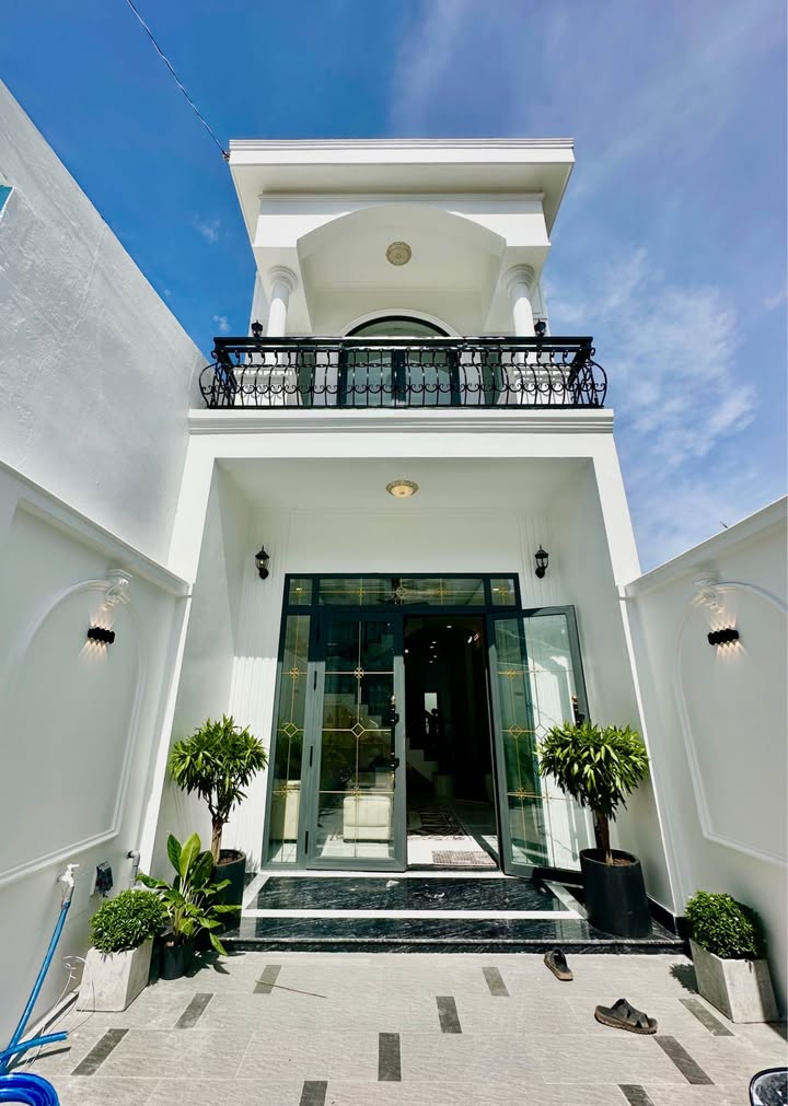 Nhà đẹp Tân Cổ Điển tại Trung An, Mỹ Tho 75.05m² giá 3.8 tỷ - Sát trường chuyên!