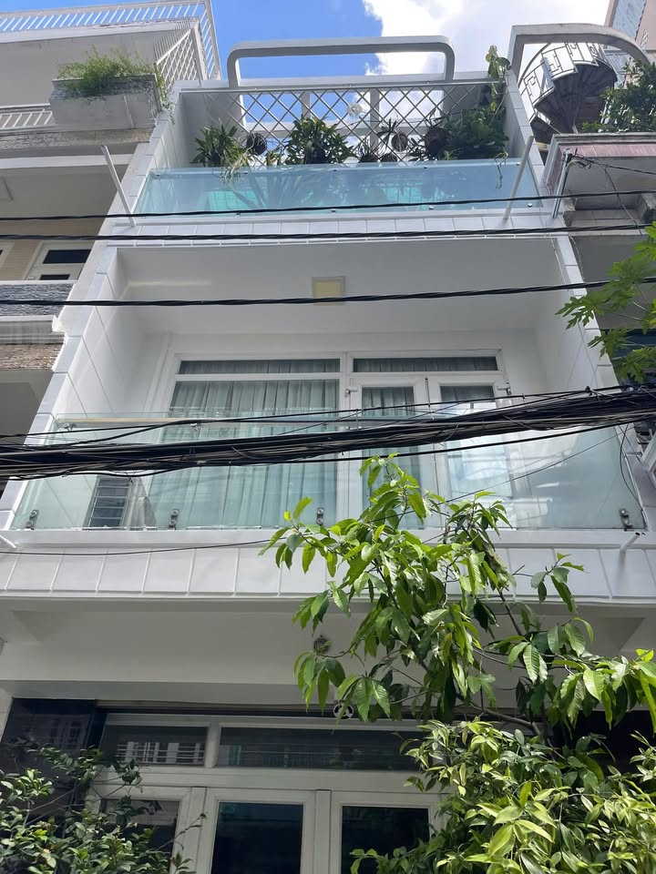 Nhà 3 tầng Cách Mạng Tháng 8, Quận 3, 53m², giá 7.6 tỷ - Đầu tư thông minh!