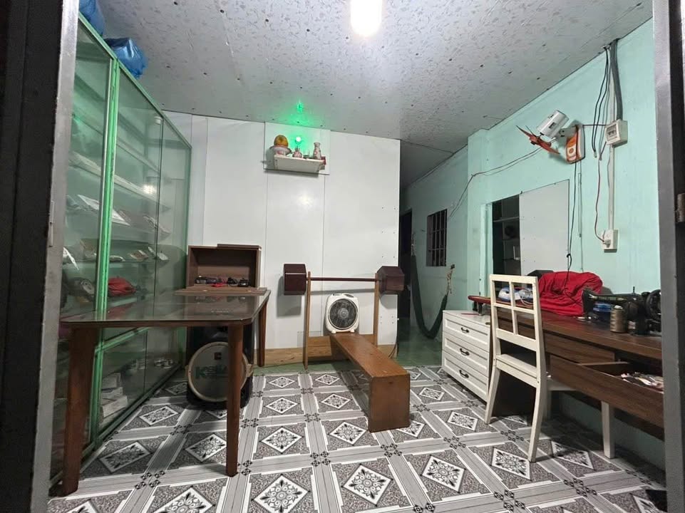 Nhà C4 Tân Đông Hiệp Dĩ An 110m² giá 2.3 tỷ - Sổ hồng chính chủ, không quy hoạch!