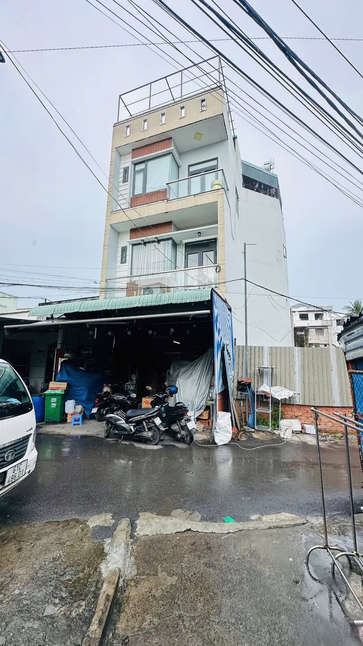 Nhà phố Dĩ An 90m² giá 6 tỷ - Gần chợ Dĩ An, tiện ích đầy đủ!