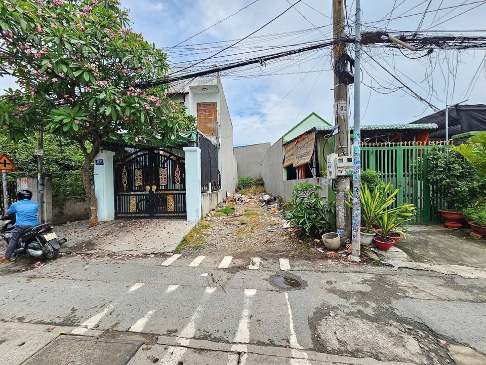 Đất mặt tiền đường Nguyễn Văn Trỗi, Dĩ An, 120m² giá 5.2 tỷ - Sổ hồng riêng, thổ cư 92m²!