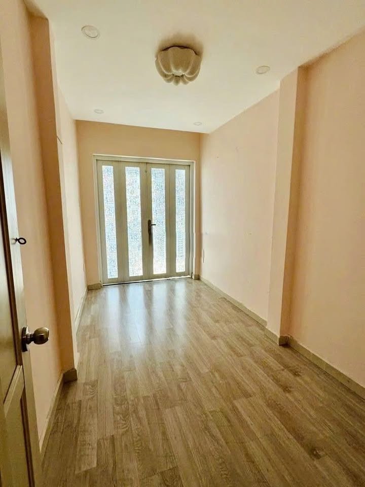 Nhà nguyên căn Trần Đình Xu, Quận 1, 30m² giá 12 triệu - Phù hợp gia đình nhỏ!