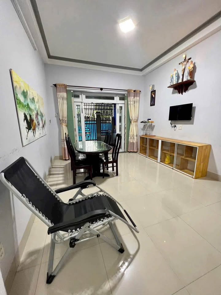 Nhà mặt tiền KDC Văn Thánh Phú Tài, Phan Thiết 80m² giá 2.4 tỷ - Chỉ việc dọn vào ở!