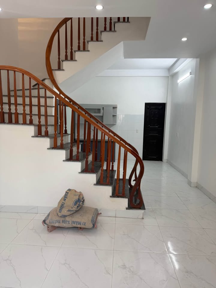 Nhà 3 tầng phường Trần Lãm 54m² giá 2 tỷ - Vị trí trung tâm, xe máy thoải mái!