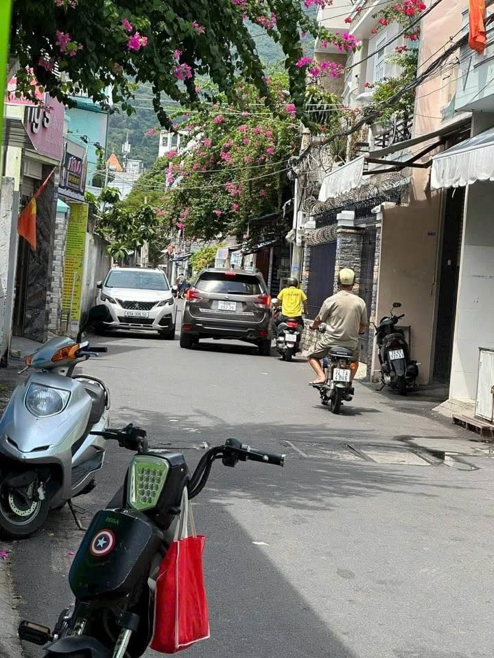 Nhà mặt tiền đường Bà Triệu, Vũng Tàu 84m² giá 8.7 tỷ - Tiện ích đầy đủ, cách biển chỉ 5 phút!