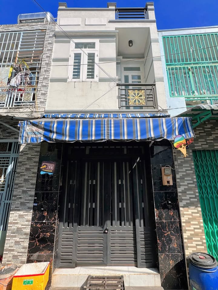 Nhà riêng 2 tầng 130 Lê Đình Cẩn, Bình Tân 28m² giá 3.28 tỷ - Gần chợ và Aeon Mall!