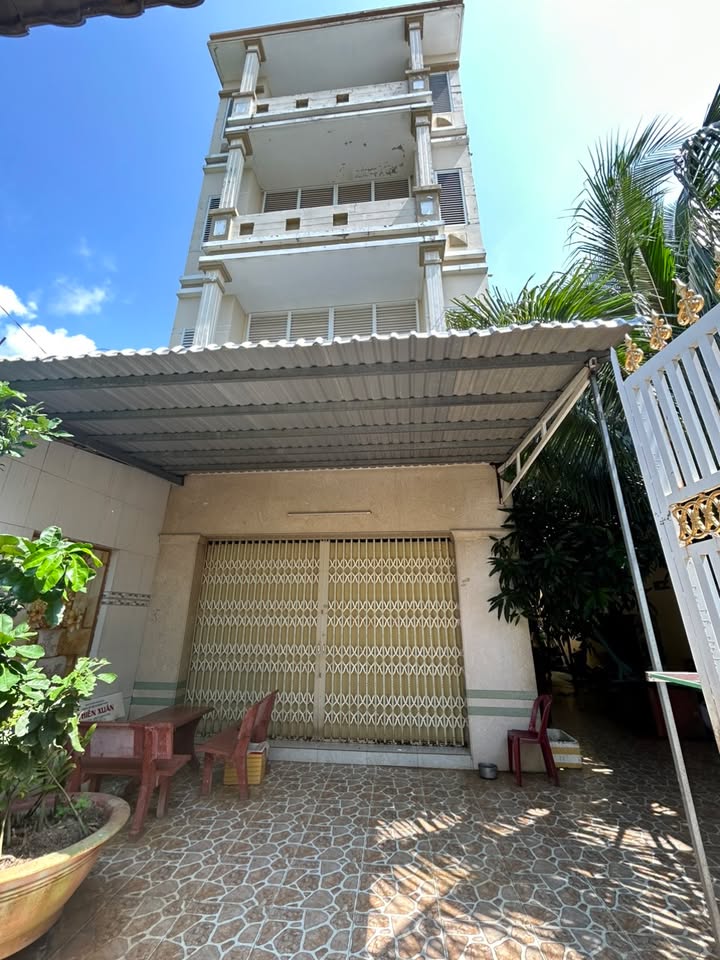 Nhà mặt tiền 3 tầng nuôi yến Đường Phan Đăng Lưu, Rạch Giá 301m² giá 4 tỷ - Sổ hồng chính chủ!