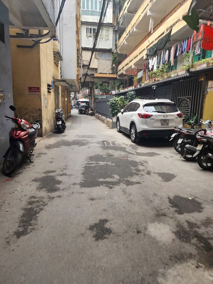 Căn hộ tập thể tầng 5 tại Ngõ Thịnh Hào 1, Đống Đa - Giá chỉ 2.9 tỷ VND!