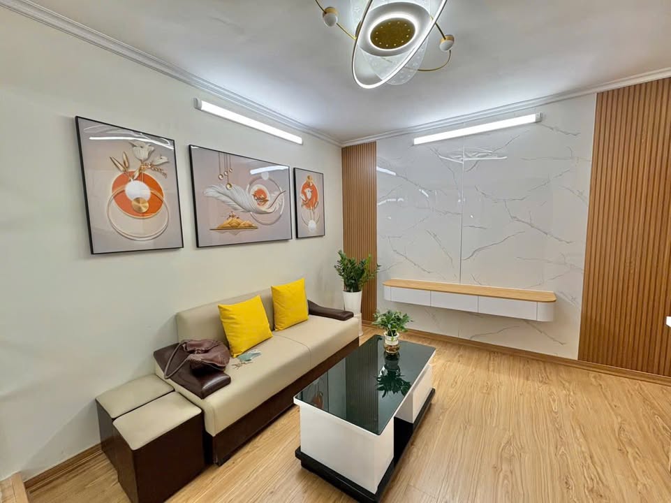 Căn hộ 55m² phố Quỳnh Mai giá 3.3 tỷ - Sổ đỏ chính chủ, ô tô đỗ cửa!