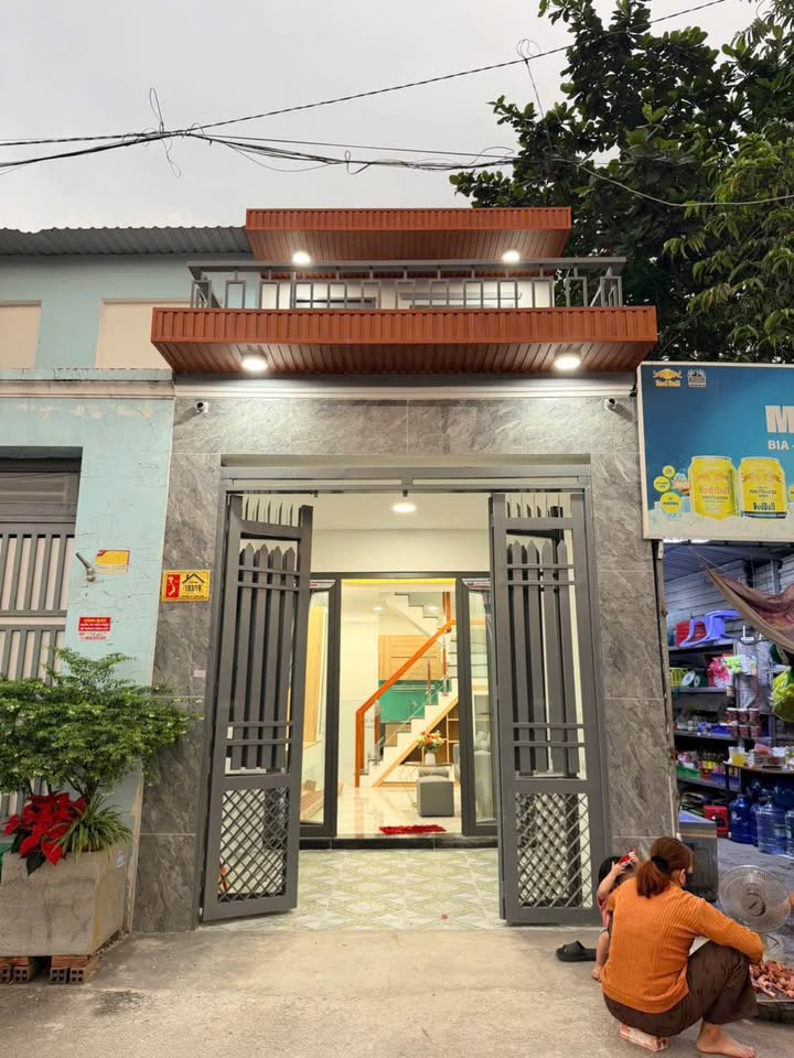 Nhà mặt tiền kênh TX52, Thới An, Q12 - Diện tích 35m², giá chỉ 1.68 tỷ!