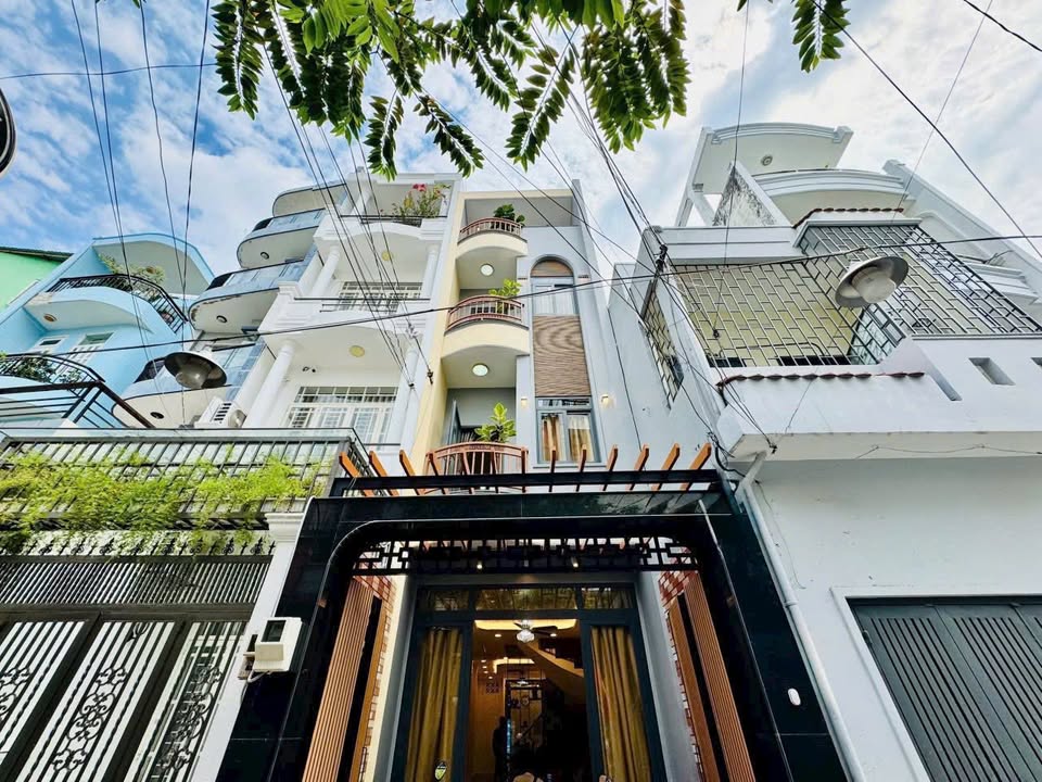 Nhà phố Lê Văn Sỹ, Phú Nhuận 64m² giá 13.9 tỷ - Thiết kế hiện đại, thang máy cao cấp!