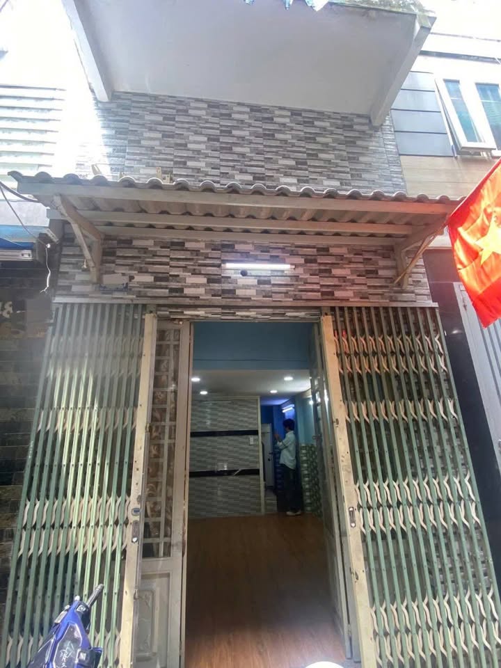 Cho thuê nhà phố đường Võ Văn Kiệt, quận 5, 27m² - Giá chỉ 11 triệu/tháng!