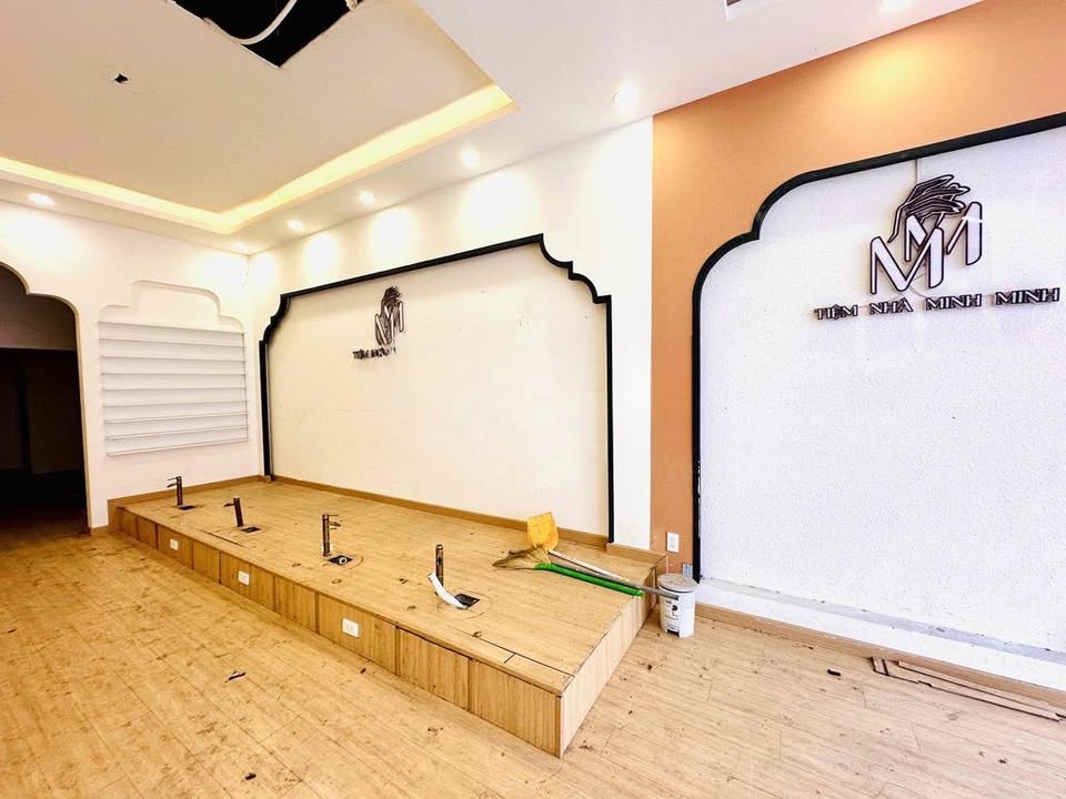 Mặt bằng kinh doanh Trần Hưng Đạo, Quận 5, 120m² giá 35 tỷ - Vị trí đắc địa, sẵn sàng hoạt động!