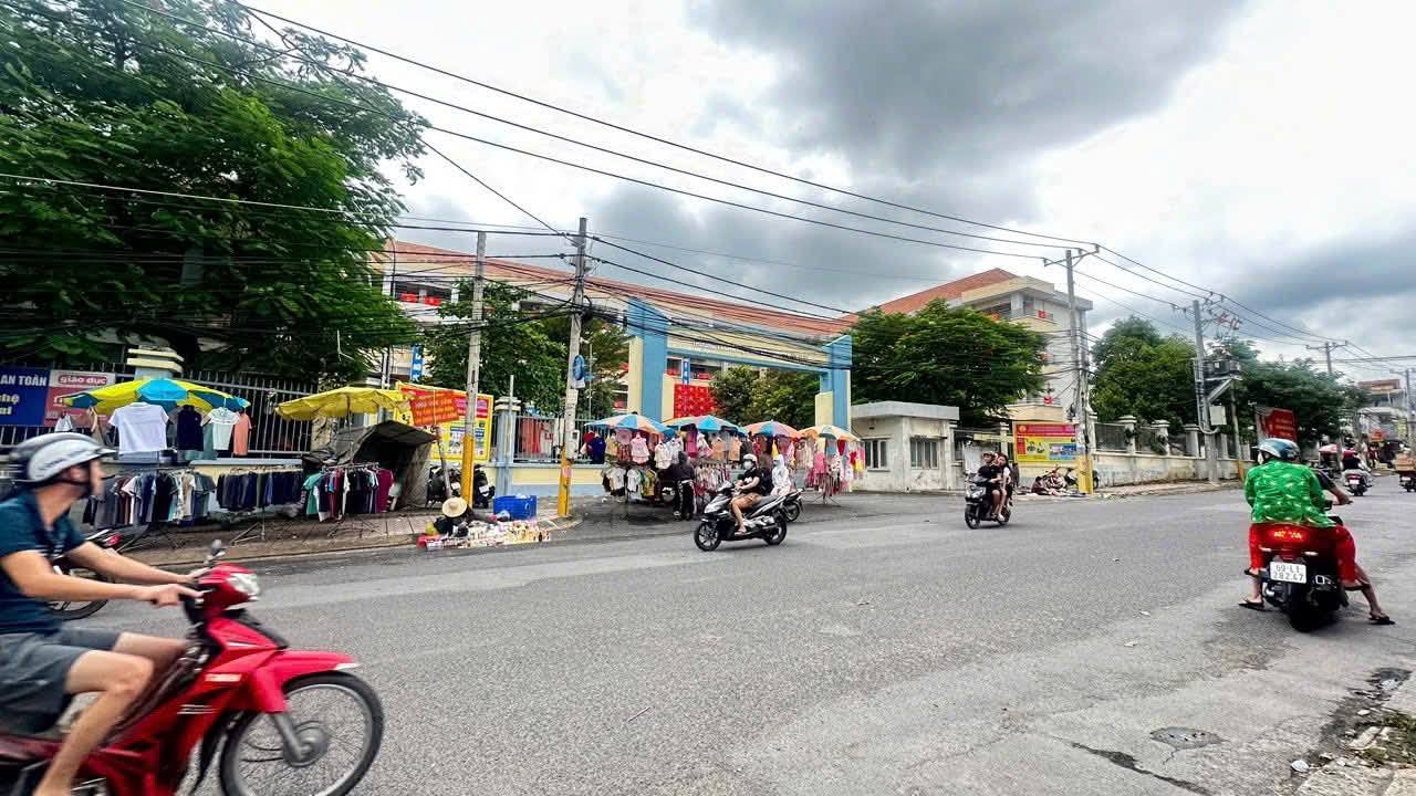 Nhà 3 tầng khu cư xá Lắp Máy, Long Bình, Biên Hòa 79m² giá 5.3 tỷ - Thiết kế hiện đại, tiện nghi