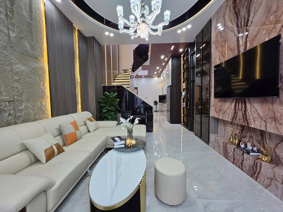 Nhà đẹp An Khánh 38m² giá thỏa thuận - Ô tô đỗ cổng, sổ đỏ chính chủ!