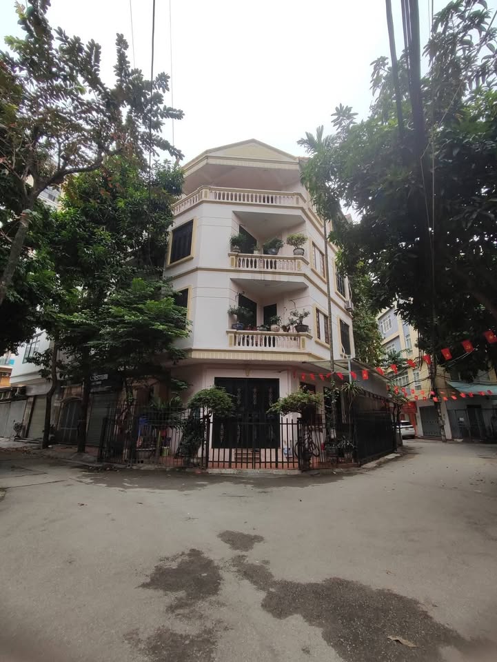 Nhà phố Trung Kính 80m² giá 30.5 tỷ - Kinh doanh đỉnh cao, ô tô tránh thoải mái!