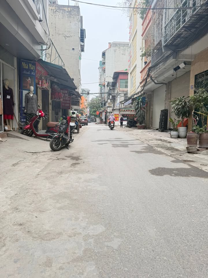 Nhà mới Tân Mai 53m² giá 20 tỷ - Thang máy, kinh doanh sầm uất!