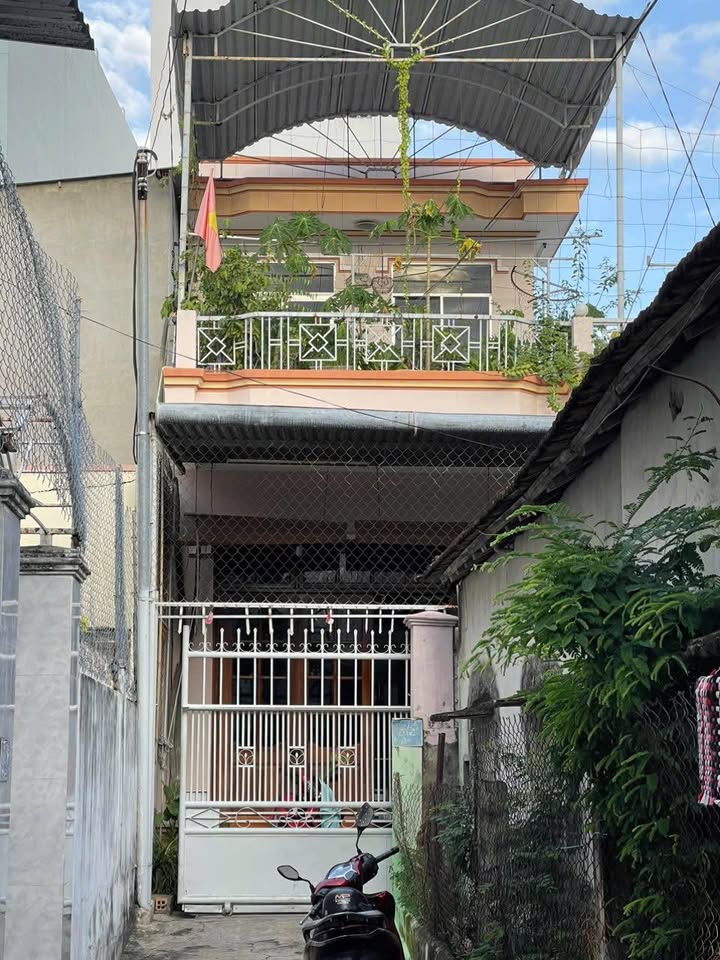 Nhà 2 tầng Hòn Chồng - Bắc Nha Trang 225m² giá 13.5 tỷ - Không gian sống lý tưởng!