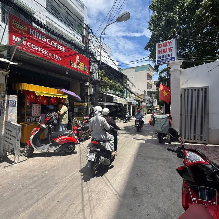 Nhà 3 tầng mặt tiền Đoàn Trần Nghiệp 126m² giá 13.2 tỷ - Kinh doanh thuận lợi gần biển