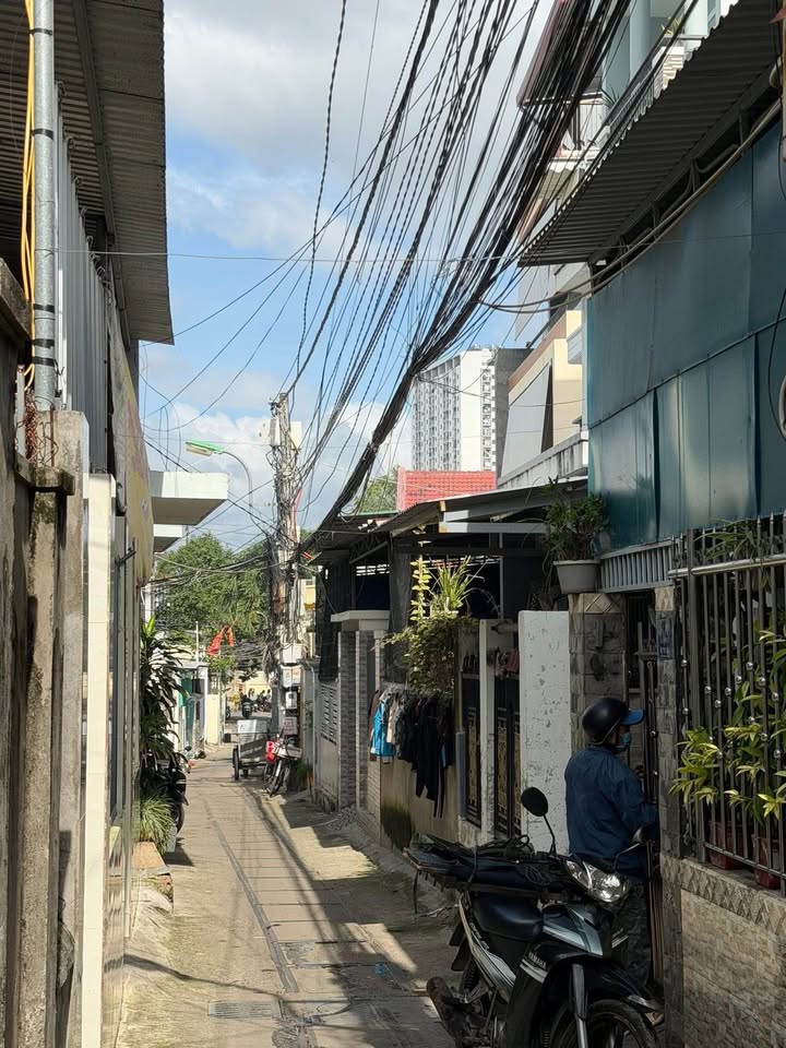 Nhà gác lửng đường Nguyễn Hoành 47m² giá 2.37 tỷ - Chính chủ bán gấp!