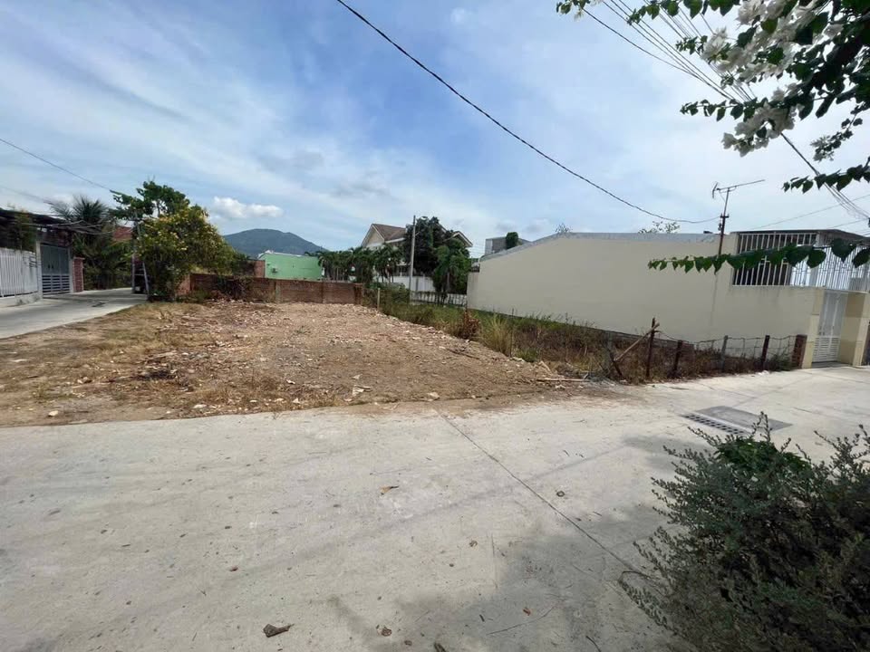 Đất nền Vĩnh Thạnh Nha Trang 124m² giá 2.35 tỷ - Vị trí trung tâm lý tưởng!