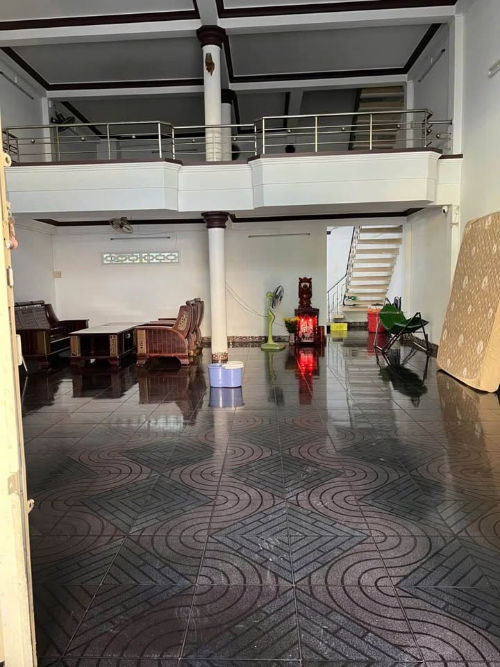 Nhà 3 tầng mặt tiền đường 2/4, Vĩnh Thọ, Nha Trang - Kinh doanh sầm uất chỉ 17 tỷ!