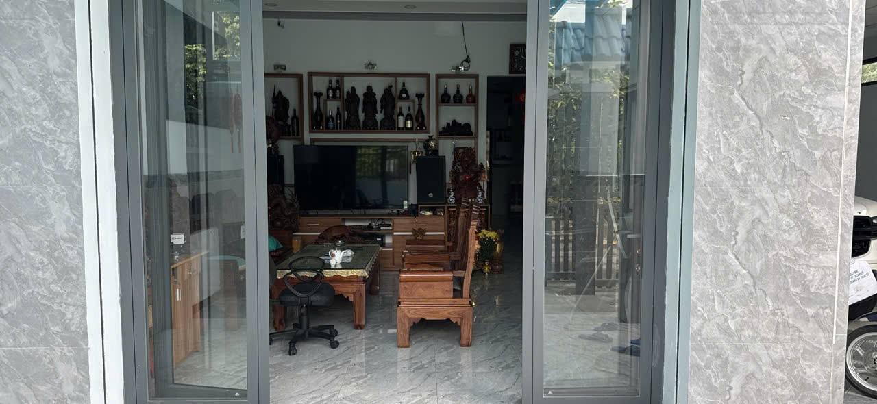 Nhà riêng Tân Phước Khánh 224m² giá 4 tỷ - Không gian để xe ô tô rộng rãi!