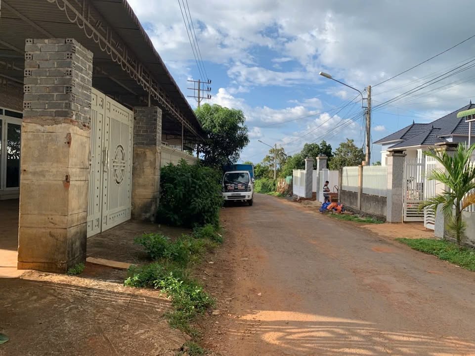 Bán gấp FrontHouse mặt tiền đường Nguyễn Trường Tộ 234m² chỉ 2.x tỷ - Cơ hội đầu tư hấp dẫn!