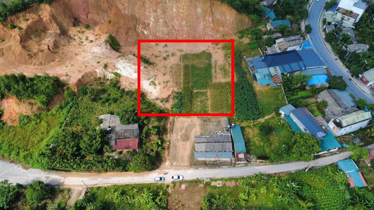 Đất nền Hạ Hòa Phú Thọ 1800m² giá 2 tỷ - Sổ đỏ chính chủ, mặt tiền rộng 40m!