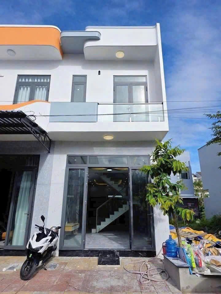 Nhà 2 tầng Tân Hiệp, Tân Uyên 150m² giá 1.8 tỷ - Sẵn sàng bàn giao nội thất!