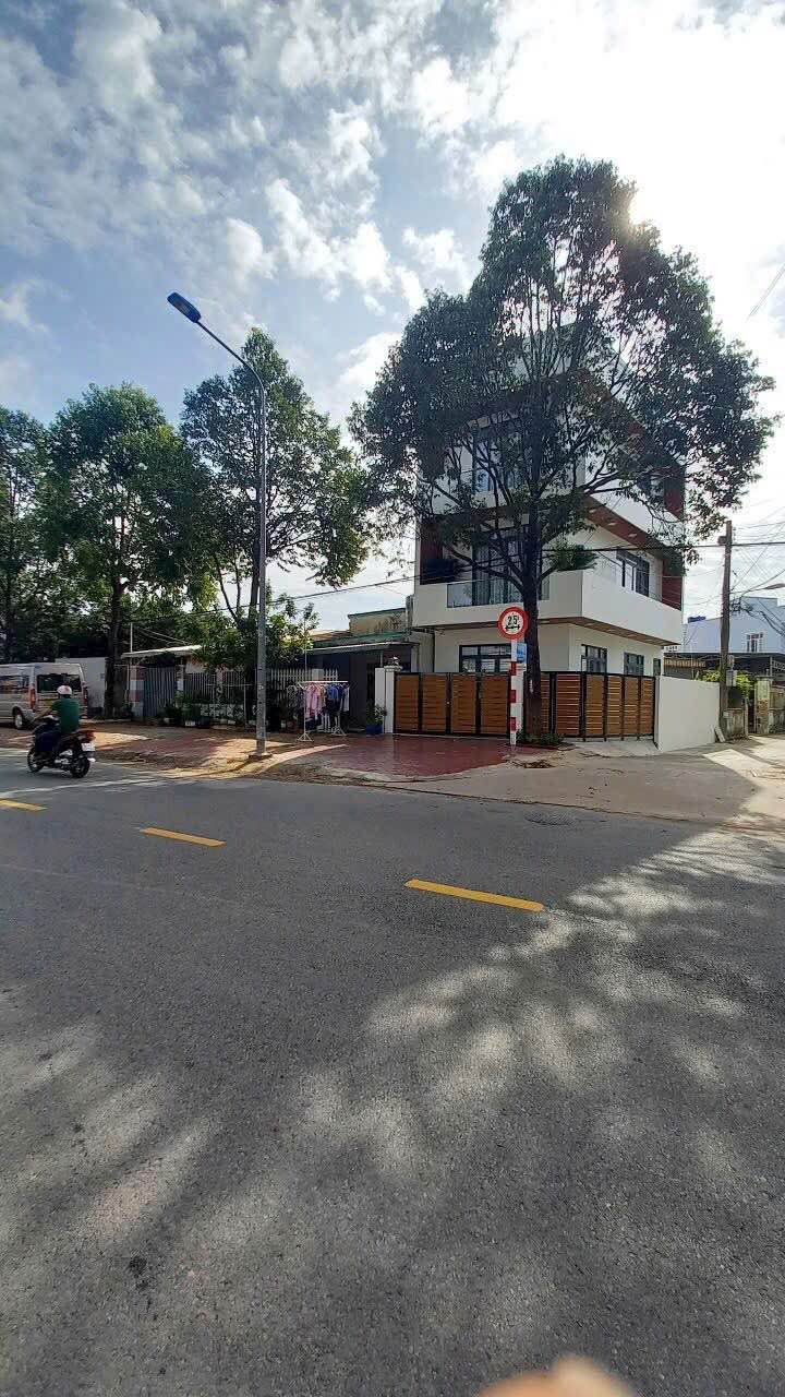 Nhà mặt tiền Nguyễn Tri Phương, Thủ Dầu Một 99m² giá 9.5 tỷ - Mới 100%, kinh doanh sầm uất!