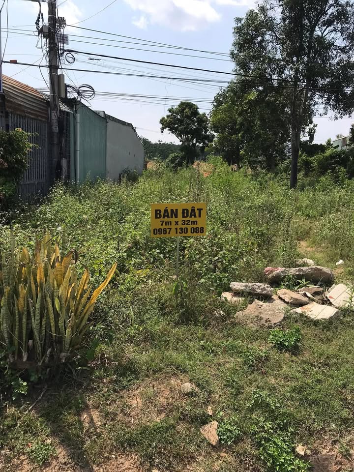 Đất nền trung tâm Ngọc Hồi, Kon Tum 210m² giá 1.25 tỷ - Tiện lợi cho kinh doanh!