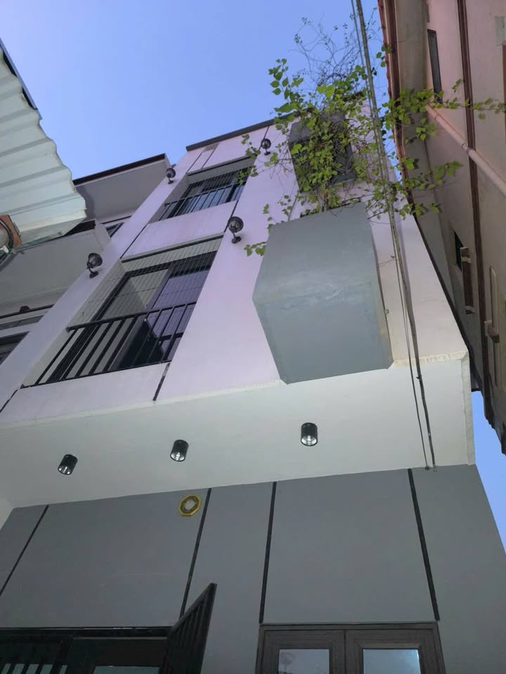 Nhà riêng Đông Mỹ 40m² giá 4 tỷ - Vào ở ngay với đầy đủ nội thất!