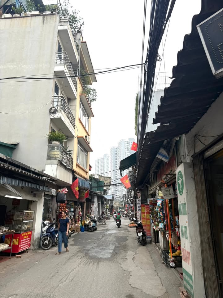 Nhà 5 tầng tại Dương Văn Bé, Hai Bà Trưng - 25m² giá 5.9 tỷ - Căn nhà lý tưởng cho gia đình!