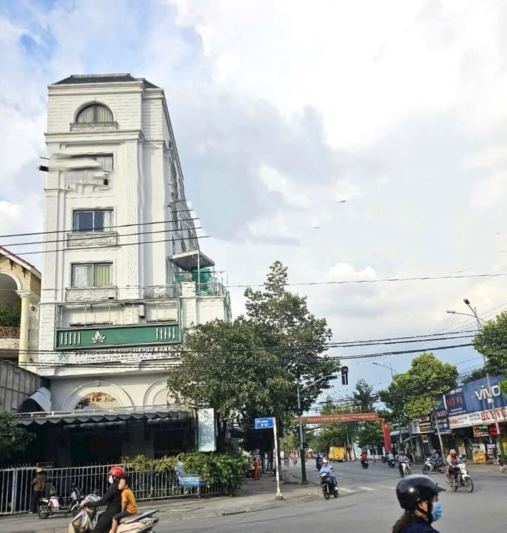 Toà Nhà 6 Tầng Mặt Tiền Nguyễn Thị Minh Khai 270m² giá 28 tỷ - Đầu tư sinh lời ngay!