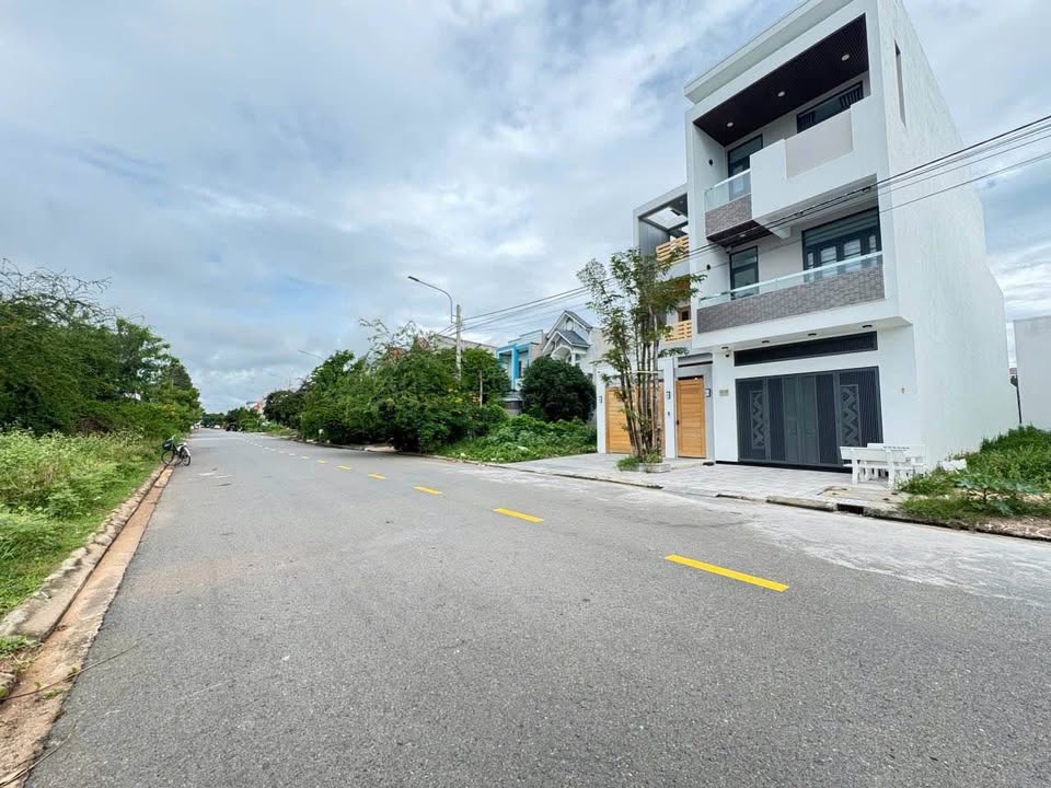 Bán gấp FrontHouse mặt tiền Đào Duy Tùng, Phú Thuỷ 131m² giá 4.6 tỷ - Tiềm năng sinh lời cao!