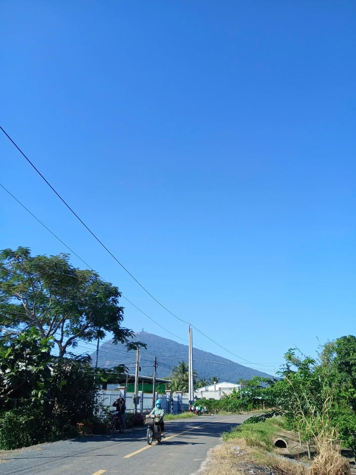 Đất Suối Đá, Dương Minh Châu 170m² giá 1.7 tỷ - Mặt tiền nhựa đẹp, view núi Bà!