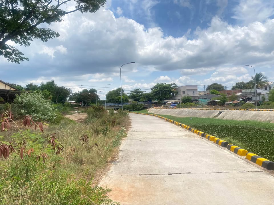 Bán lô đất thổ cư 99m² tại Phan Thiết - Giá chỉ 2.5 tỷ - Cơ hội đầu tư tuyệt vời!